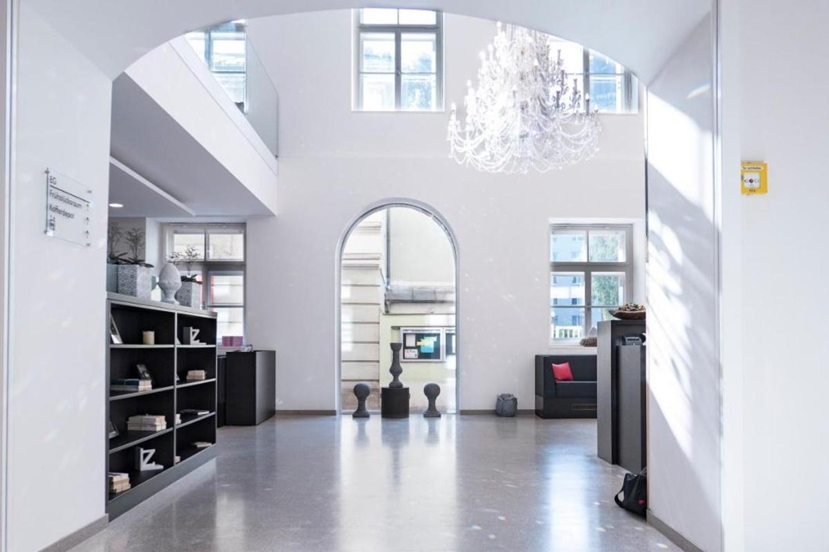 Leonardo Boutique Center