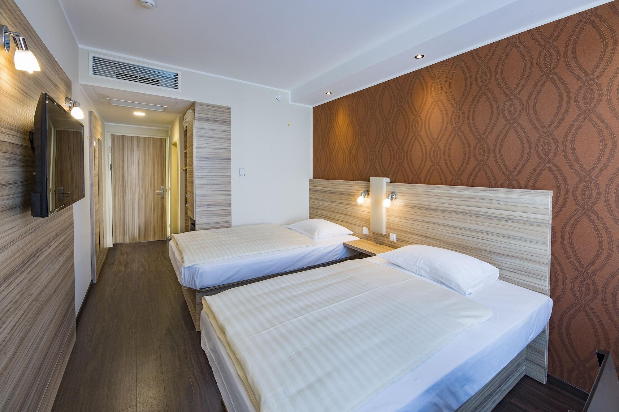 Leonardo Boutique Center Hotel