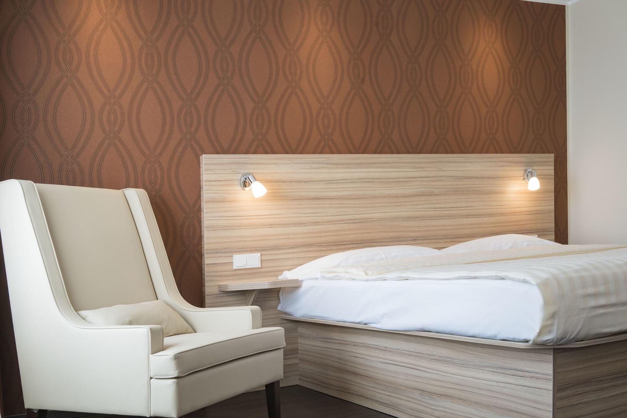 Leonardo Boutique Center Hotel