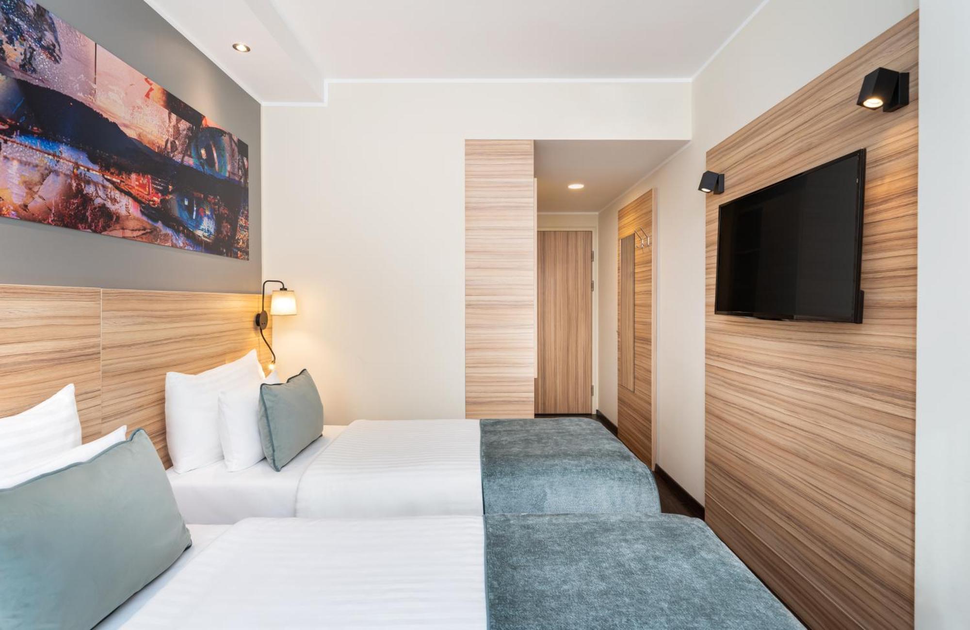 Hotel Leonardo Boutique Center 4*