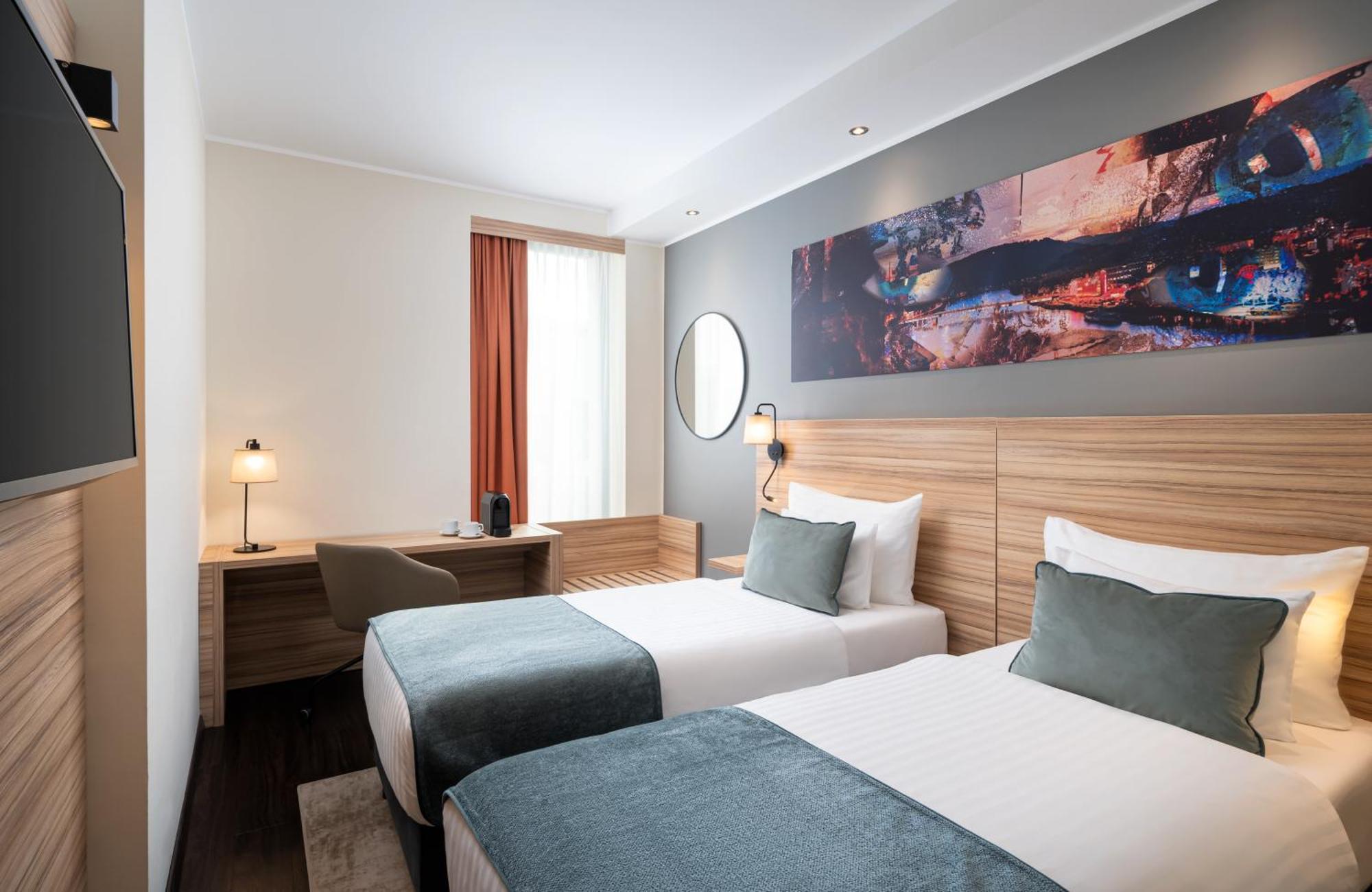 Hotel Leonardo Boutique Center 4*