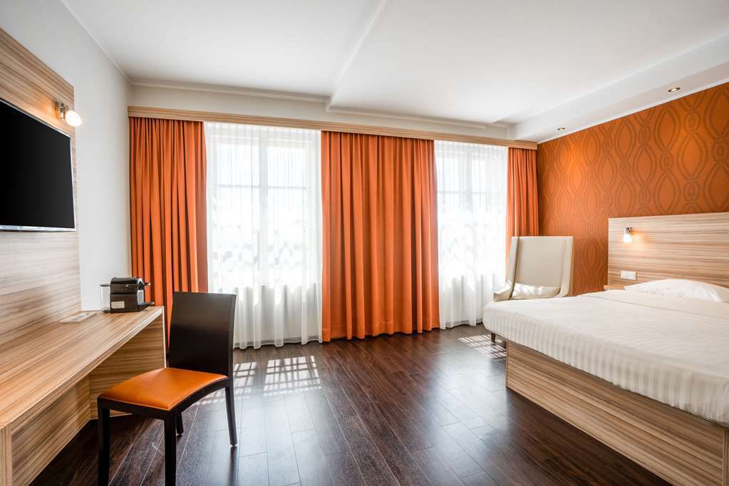 Hotel Leonardo Boutique Center